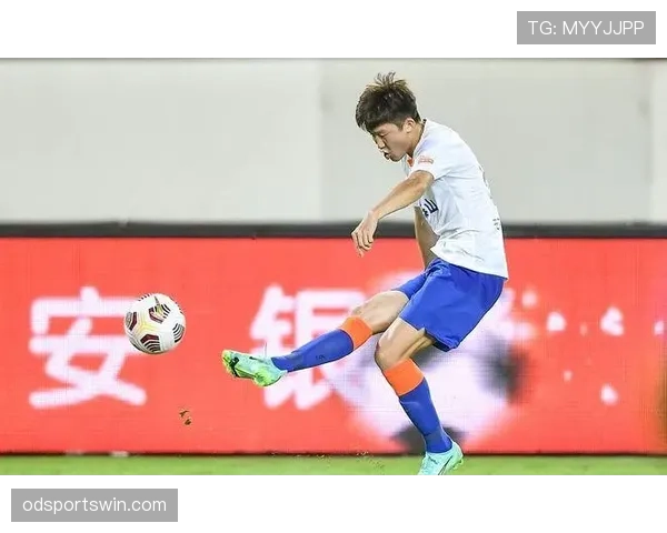 张琳芃右路防守更稳：回防效率与位置感的提升解析